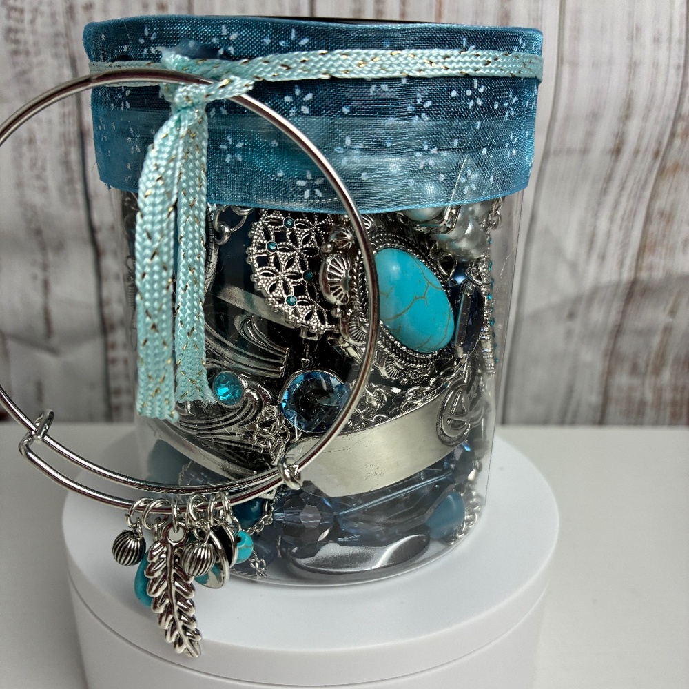 Mystery Treasure 16 oz Jar - Lot 0271